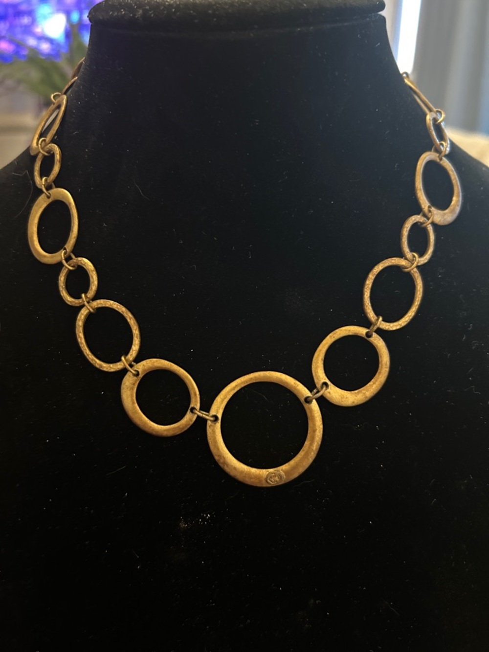Vintage gold colored necklace 17-18” long